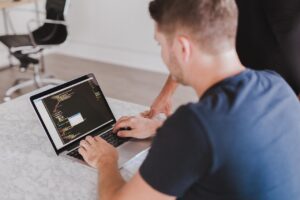 レビュー付きコーディングレッスンの効果はどれほどあるのか？