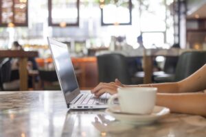 オンライン学習に最適なスケジュールでプログラミングを習得する方法は？