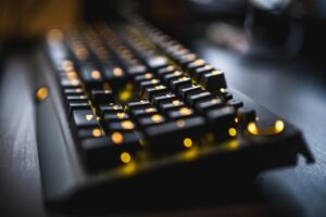 オンライン完結のプログラミングスクールはどのように選べば良いですか？